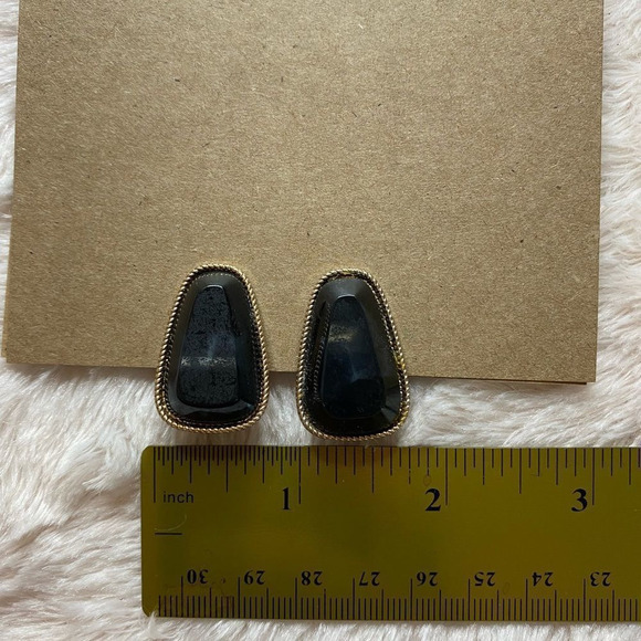 ❤️Black Tear Drop Shape Clip On Earrings - Picture 3 of 5